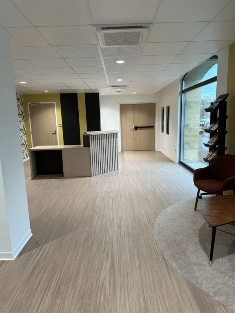Pièce d'accueil d'une entreprise.